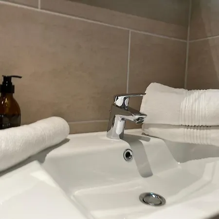International House Mit 1 Schlafzimmern Zw Ap 5 Lägenhet *